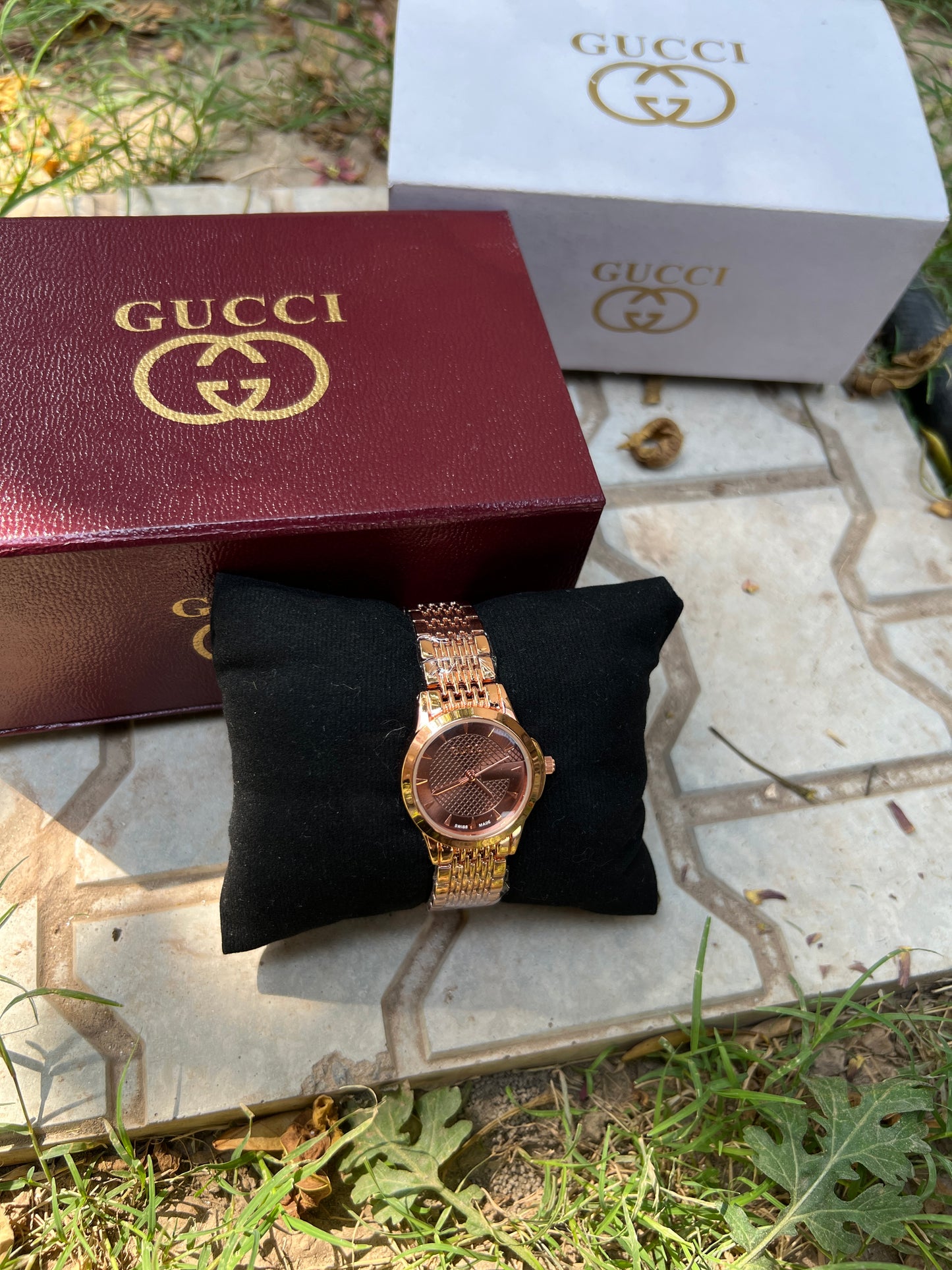 GUC 505 - Classic Rosegold Gucci with a Maroon Dial