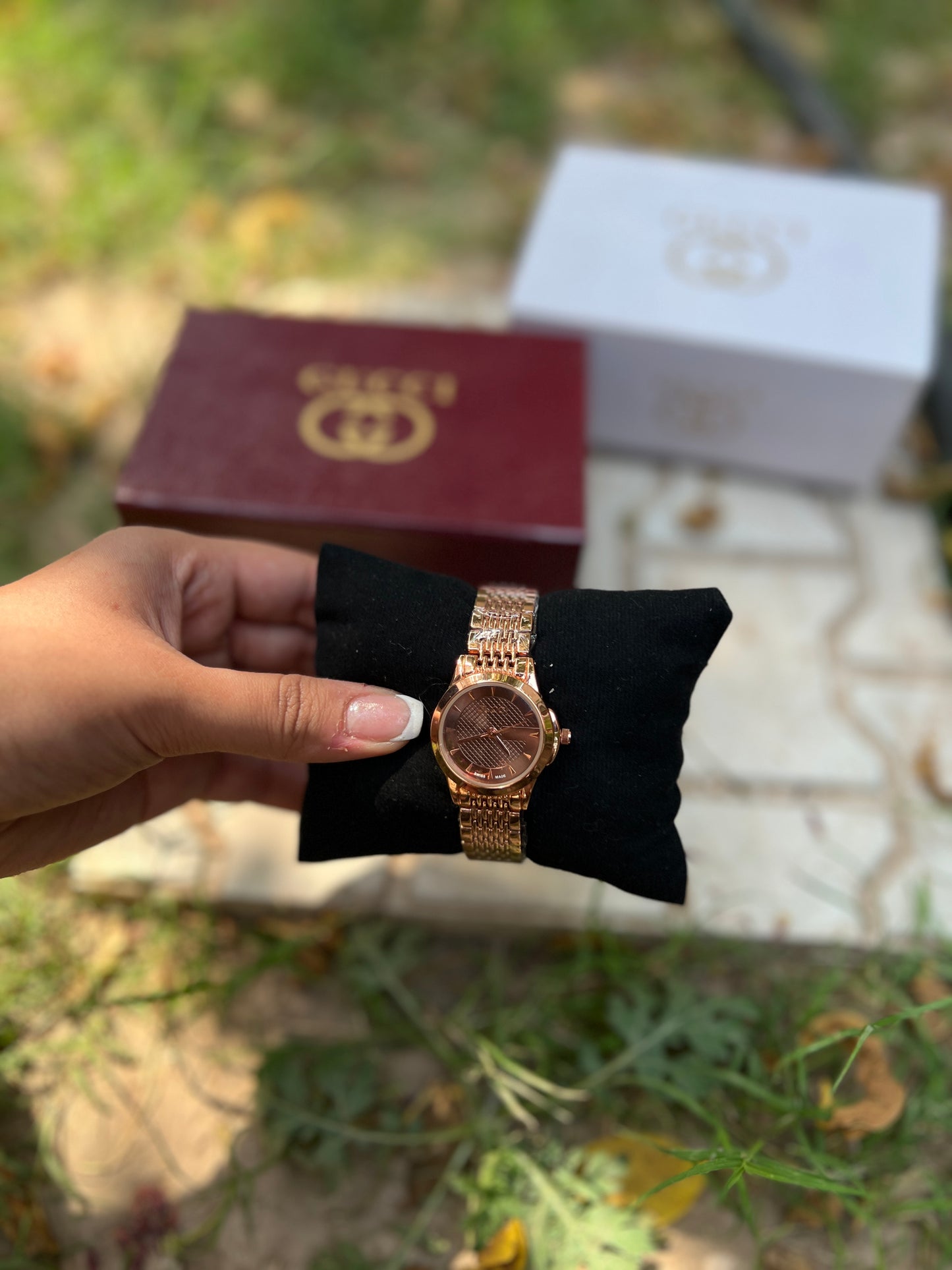 GUC 505 - Classic Rosegold Gucci with a Maroon Dial